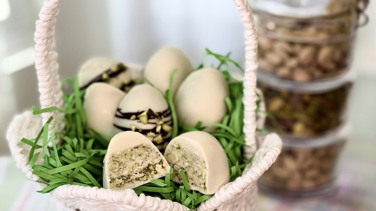 Chunky Pistachio Chocolate Easter Eggs