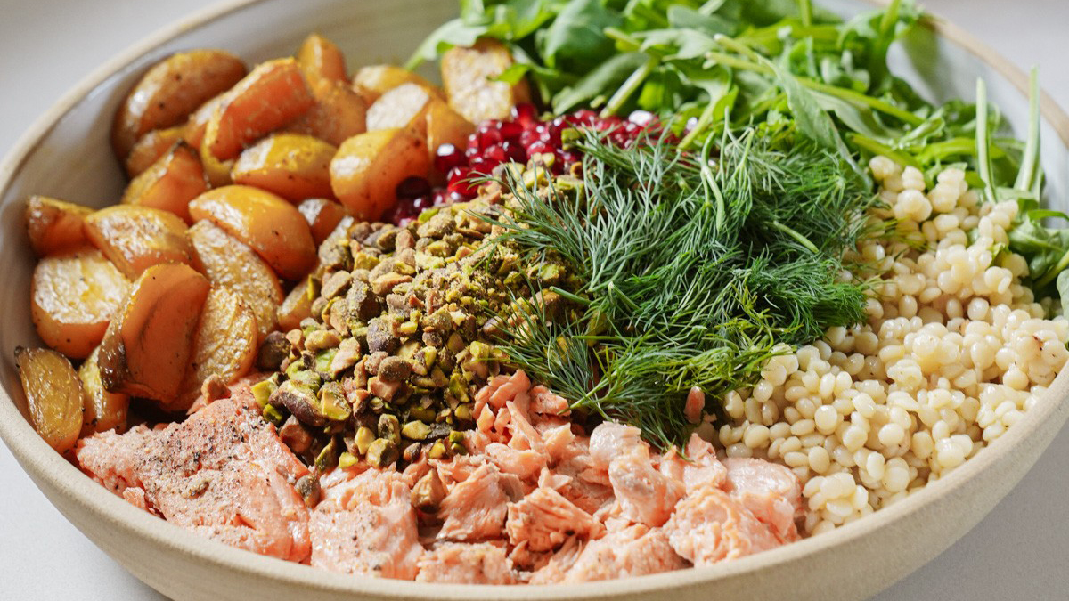 Pistachios, Roasted Beets and Salmon Salad 