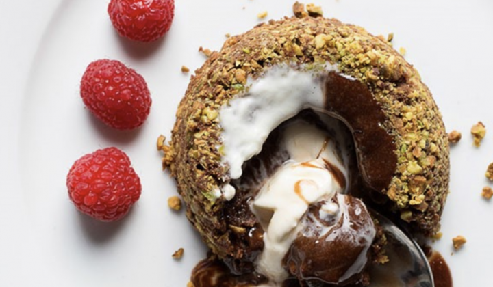 Chocolate Lover´s Obsession - Molten Cake with American Pistachio Crust